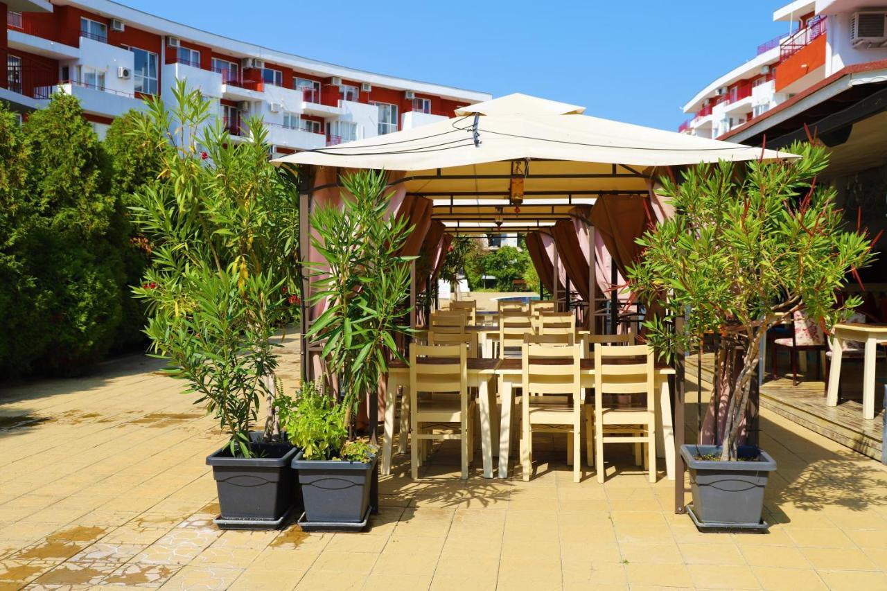 Fort Noks - Menada Apartments Sveti Vlas Exterior photo