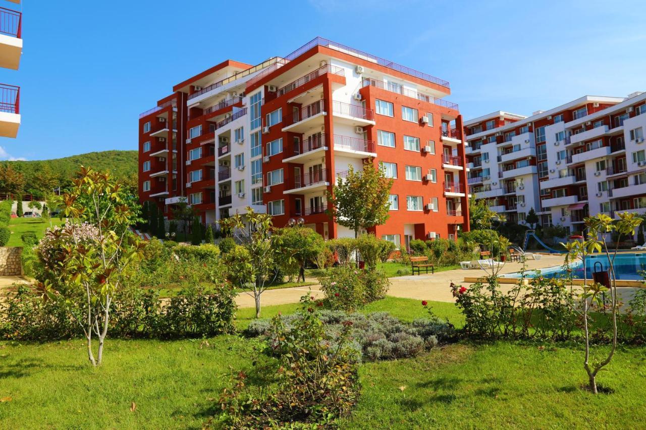Fort Noks - Menada Apartments Sveti Vlas Exterior photo
