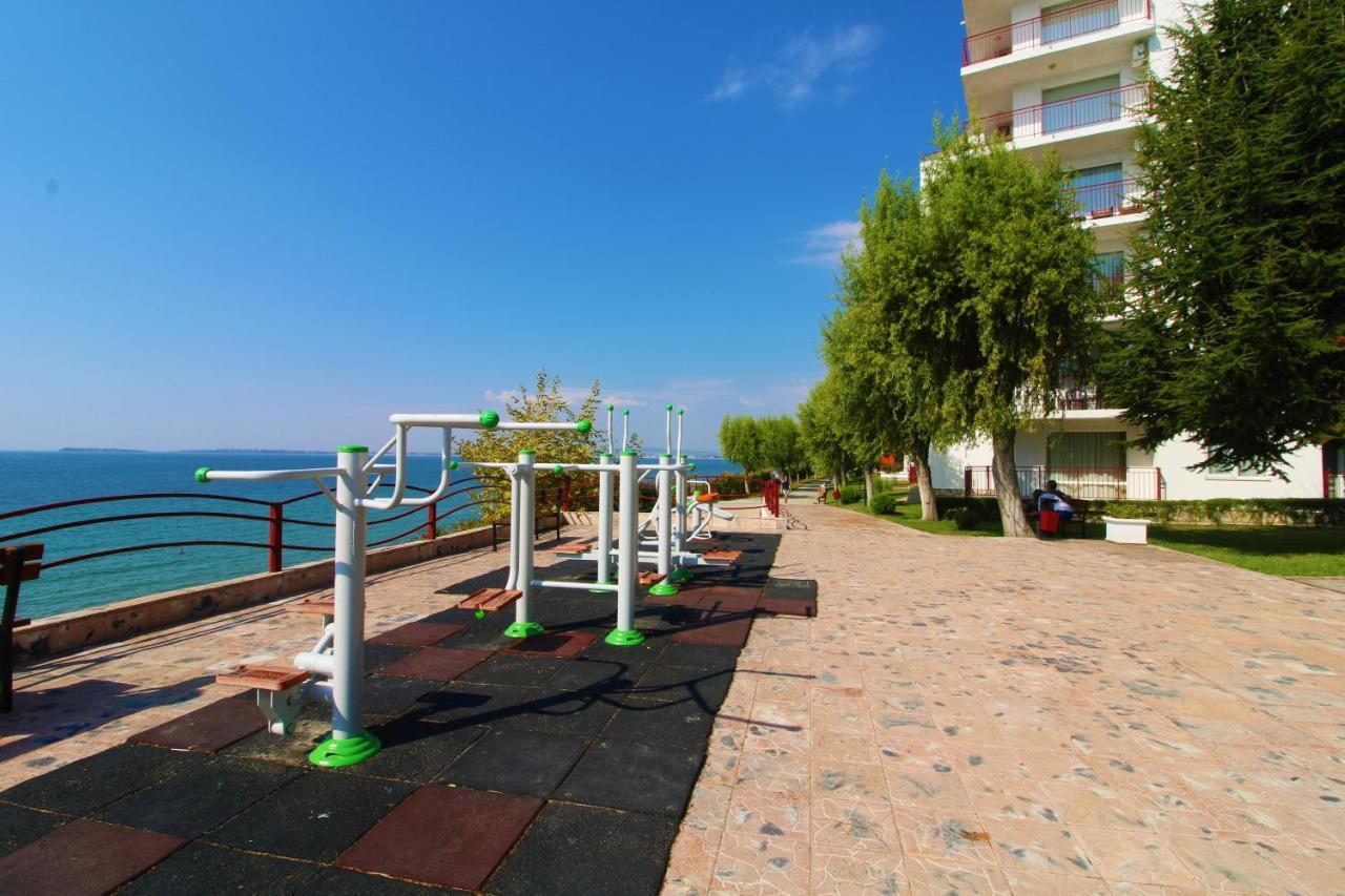 Fort Noks - Menada Apartments Sveti Vlas Exterior photo
